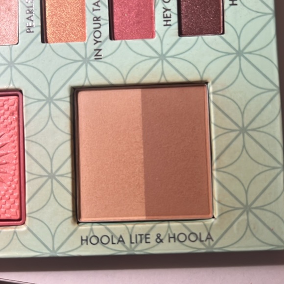 Benefit Party Like a Flockstar Eye Lip Cheek Face Palette - Picture 6 of 7